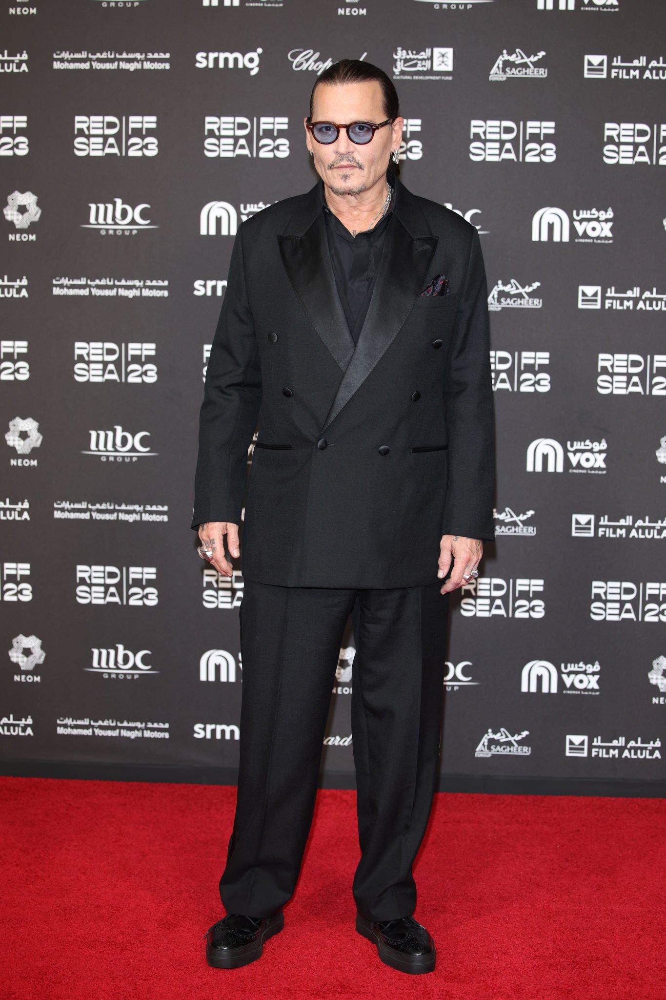 johnnydepponline_redseainternationalfilmfestival20231130_openingnight_006.jpg