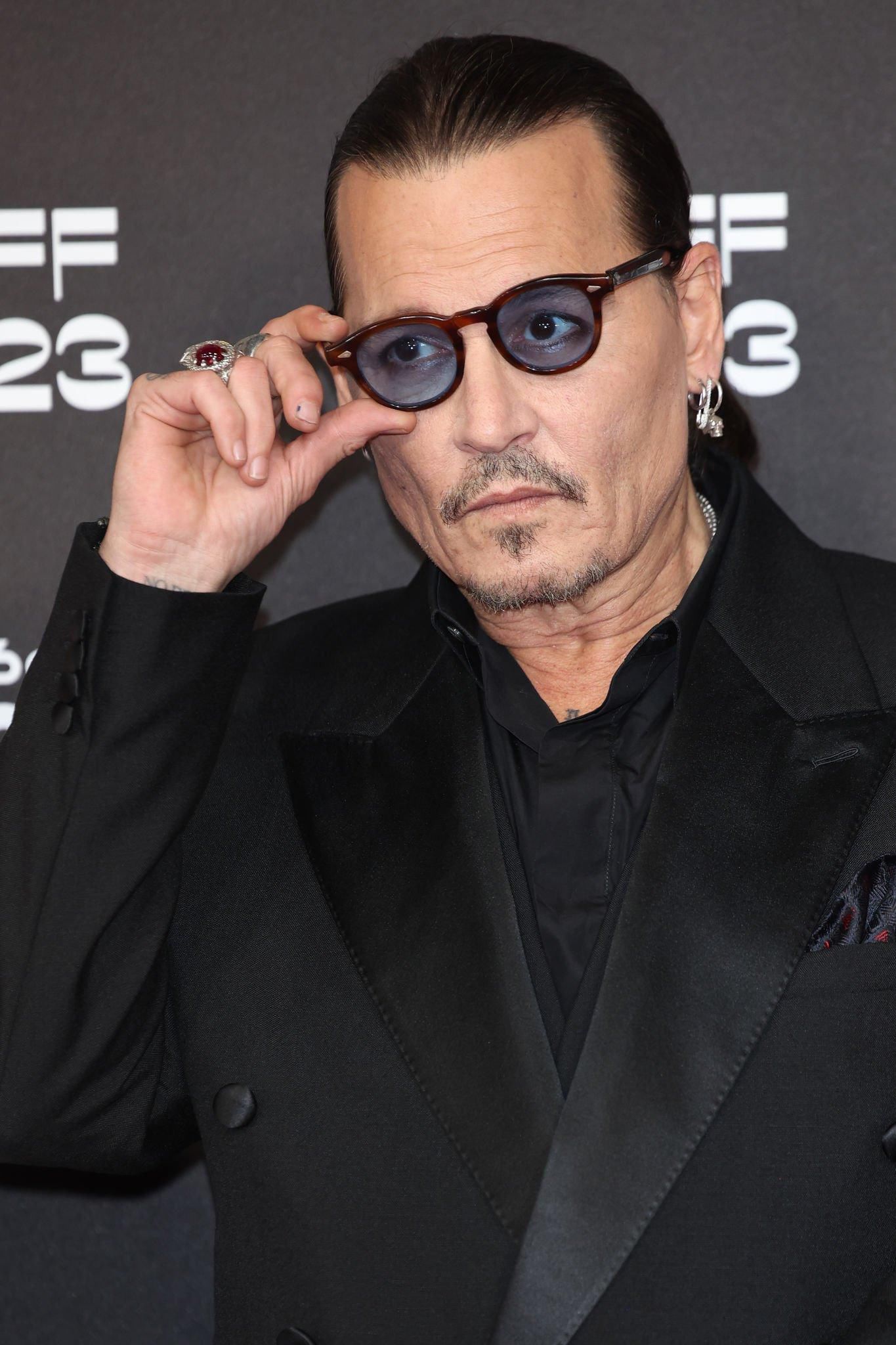 johnnydepponline_redseainternationalfilmfestival20231130_openingnight_010.jpg
